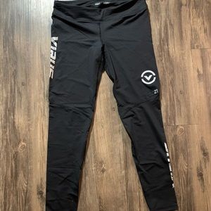 Virus Intl leggings